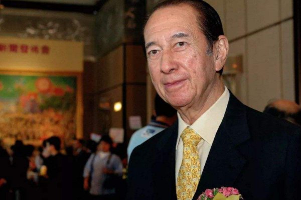 何鸿燊去世后一年都没下葬，这一年不下葬的原因是什么？