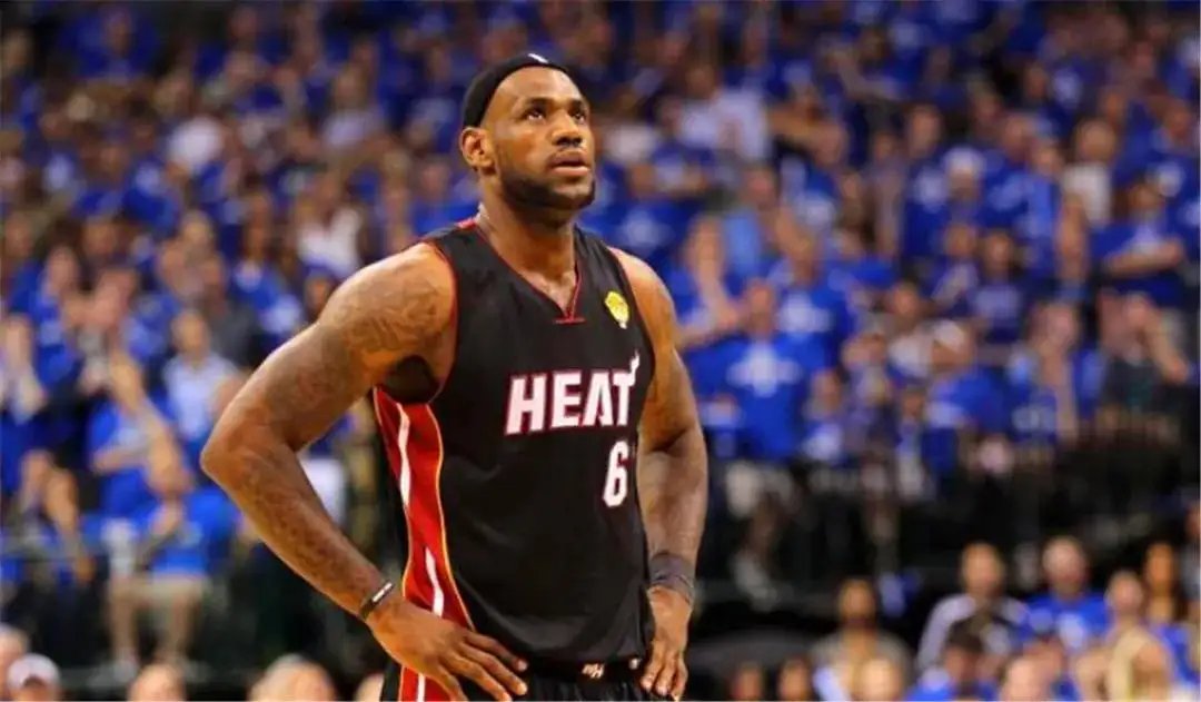 詹姆斯为何选择穿6号球衣？此举的背后与哪些因素有关？