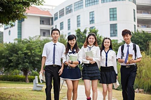 女孩15岁考上大学，年龄小会不会给她大学生活造成影响？