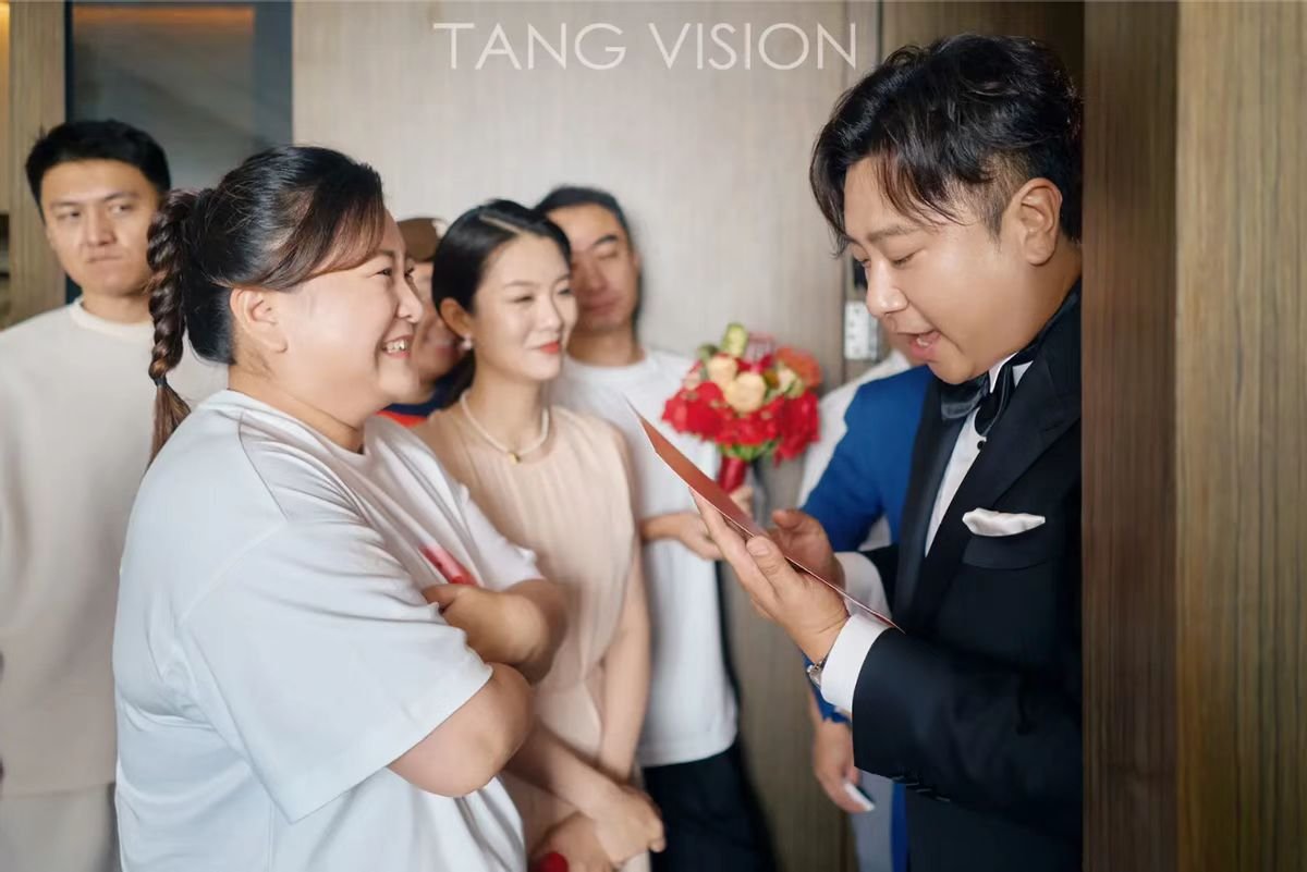 贾玲出席喜剧演员张泰维婚礼，二人有过合作吗？