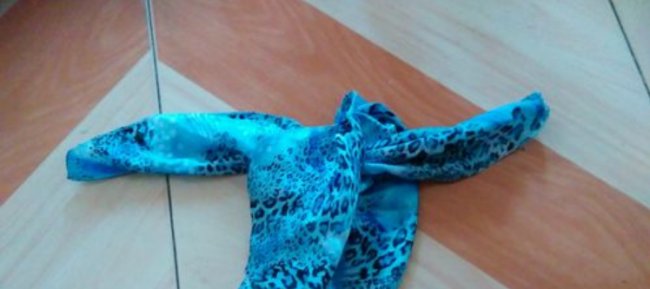 方巾怎么打玫瑰花