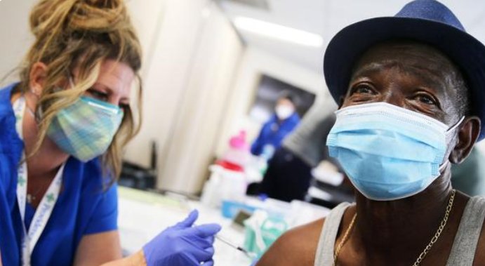 美国多少人接种疫苗后感染新冠？