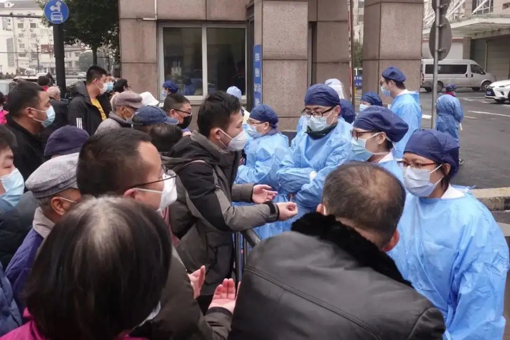 有人说奥密克戎感染后就会免疫，官方是如何回应这件事的？