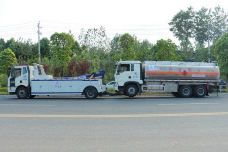 道路事故救援拖车多少钱