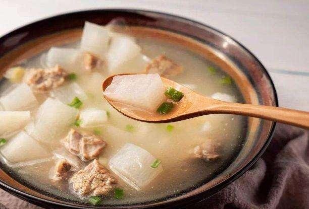 唐山女子阳性后煮葱姜水，没忍住却变成了涮肉，她是如何回应此事的？