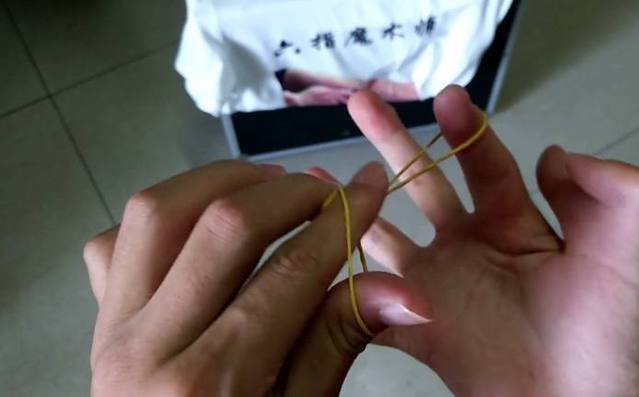 橡皮筋魔术是怎么变出来的?