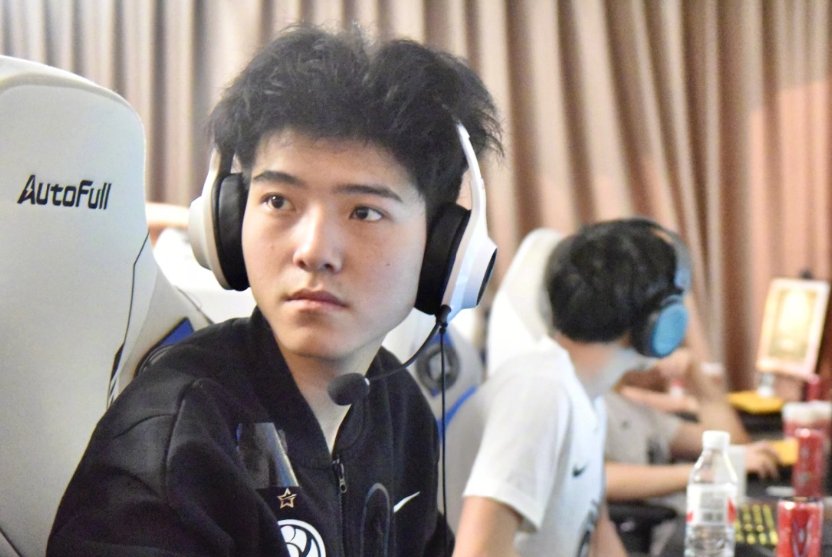 lngzika是韩国选手吗