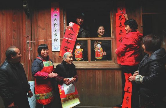 山西妈妈给异地过年女儿寄40斤醋，当事人对此有何表示？