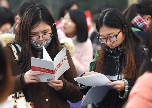 2021年国考将会补录近2000人，为什么那么多人会热衷于考公务员?