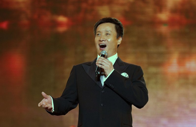 桃花红杏花白歌曲原唱