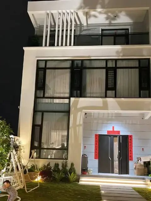 广东女子晒农村自建房，造价120万装修190万，网友们对此作何评价？