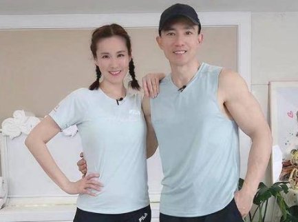 FILA牵手刘畊宏被爆合作费1700万，双方对此消息作何回应？