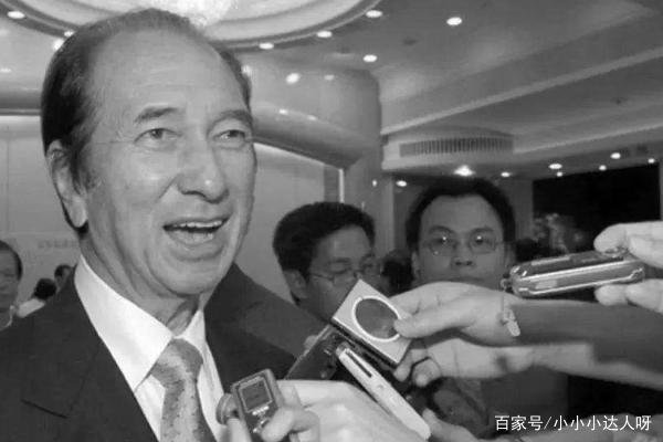 何鸿燊去世后一年都没下葬，这一年不下葬的原因是什么？