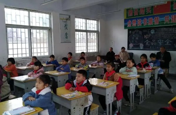 趴的拼音怎么读