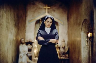 疯狂的神父的剧情简介