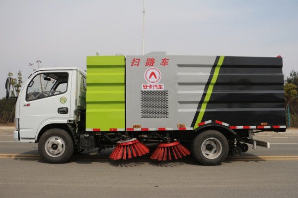 道路清扫车多少钱一辆