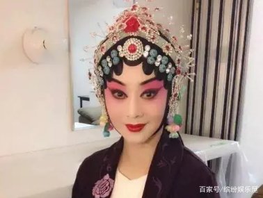 被很多人称为“京剧第一美人”的李胜素，到底是一个什么样的人？