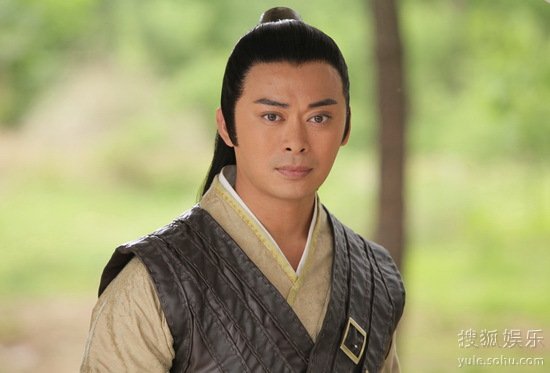 岳鸣珂的人物叙述