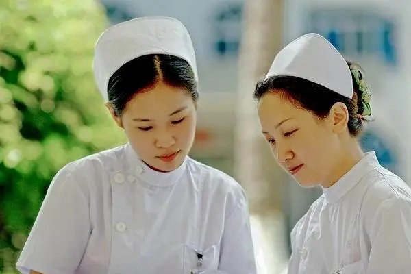 适合护士发的朋友圈