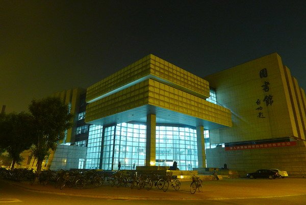 天津职业大学图书馆的介绍