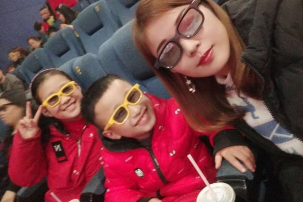 弟弟这样看我，我该怎么办？