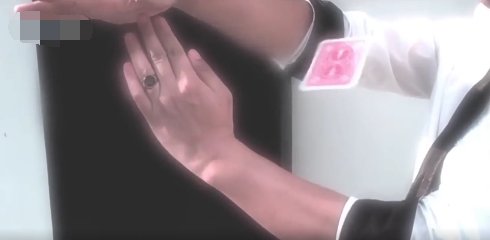 蜂鸟牌怎么变？(纸片飞旋魔术）