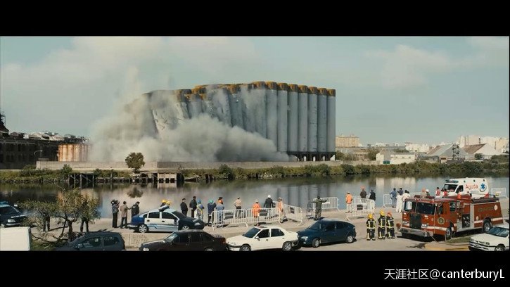 有一部外国电影，演的是一个爆破工程师的车老被拖走，很多次以后他给车里放了炸弹故意让人拖走，最后把拖