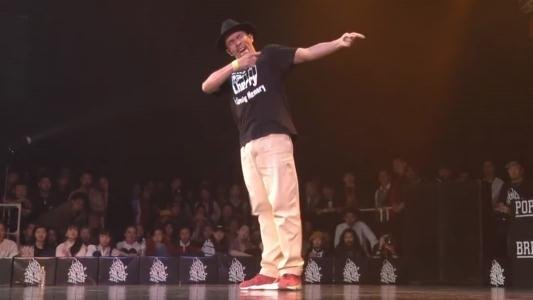 有谁有popping acky 的资料吗？ 跳popping的时间，年龄，成就