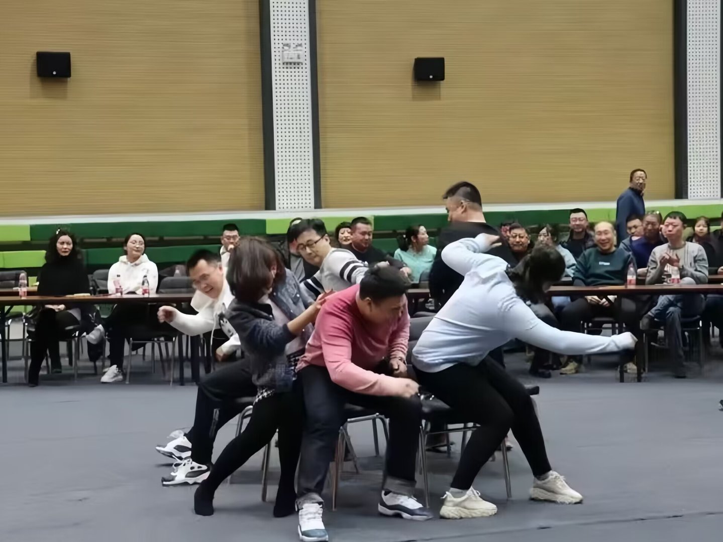 适合元旦晚会玩的小游戏