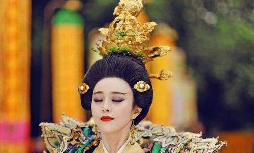 袁天罡为何见了幼年的武则天瞬间脸色吓煞白呢？