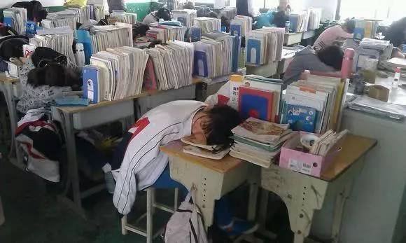 两高中女生遭同学杀害案将开庭，这件事起因是什么？