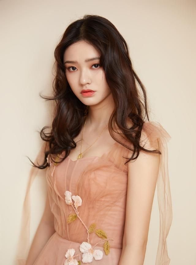 冯绍峰三任前女友与赵丽颖同台，与对方的前任偶遇会尴尬吗？