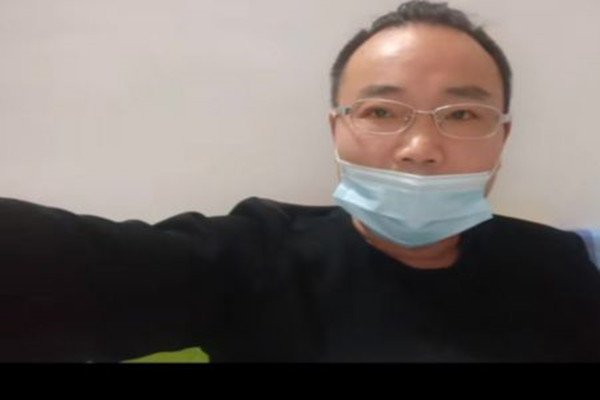 那个和辛巴起冲突的保安被开除了，你觉得他冤吗？