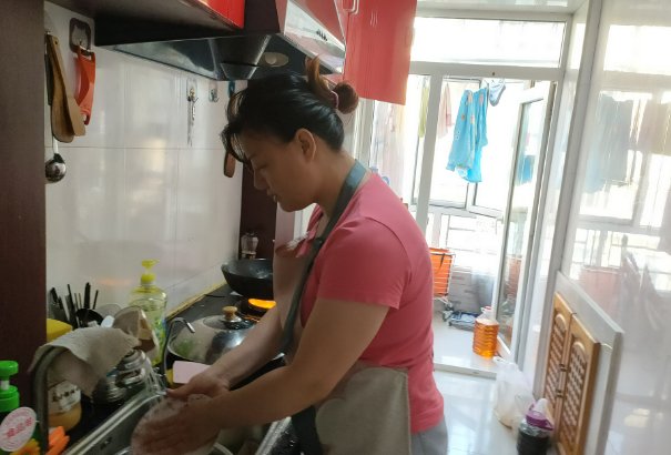 青岛一23岁女子不顾父母反对生下遗腹子,他们母子是如何相依为命的?