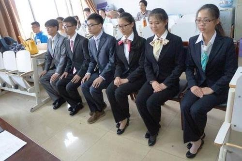 国考最热岗位竞争超“两千选一”如何看待这一现象?