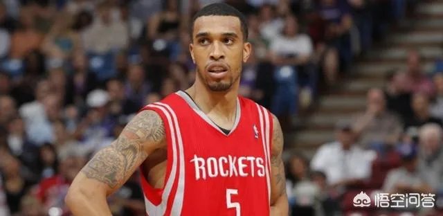 尼克斯想要交易考特尼李,火箭队能不能用安德森和选秀权交易得到他,有何依据?