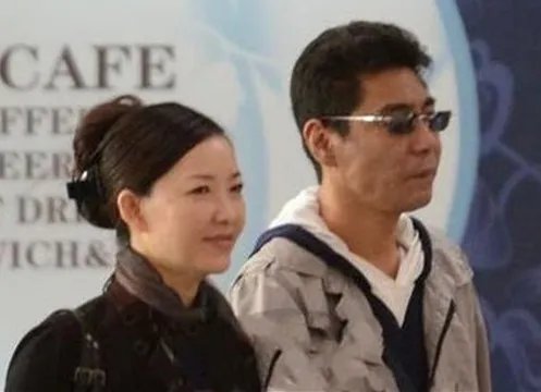 屠洪刚爱人是谁? 揭秘屠洪刚与三任老婆的感情史