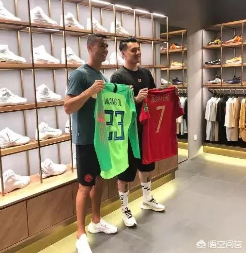 C罗魅力难挡，王大雷妻子直言他突然走过来的时候，自己激动得差点晕过去，你怎么看？