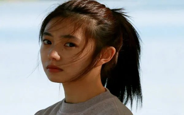 新谋女郎被曝背景深厚，她究竟是什么人？