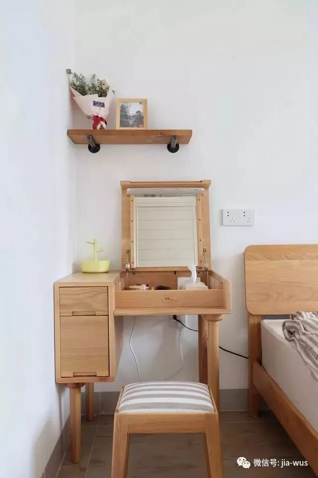 卧室梳妆台应该怎么放?这几点告诉你
