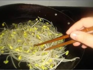 凉拌黄豆芽