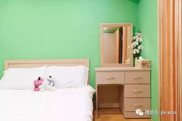 卧室梳妆台应该怎么放?这几点告诉你