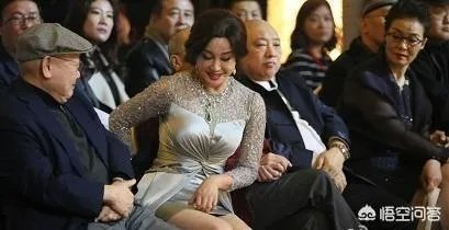 如何评价董卿的长相?