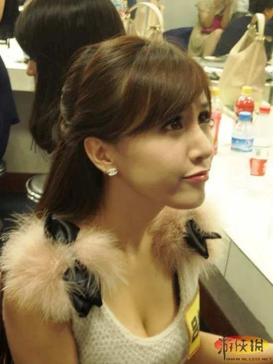 WCG GIRL登陆湖北卫视《超级星秀场》后台花絮