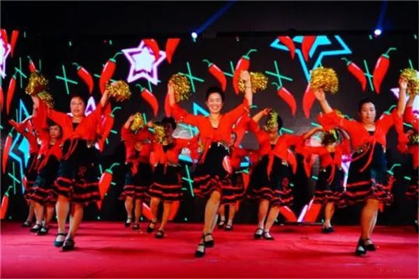 小区居民放大悲咒对抗广场舞，效果如何？