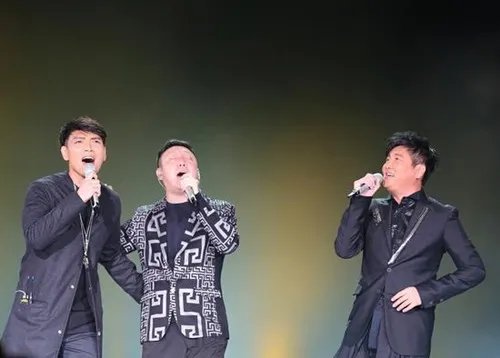 杨宗纬匆匆那年歌唱经典 《匆匆那年》成2015年第一歌