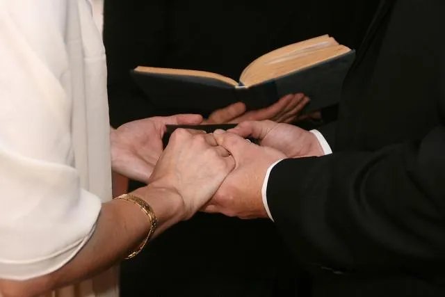 三孩生育政策来了，到底如何选择？