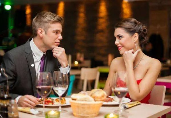 女子相亲带23个亲戚吃掉近2万元，你怎么看待这种行为？