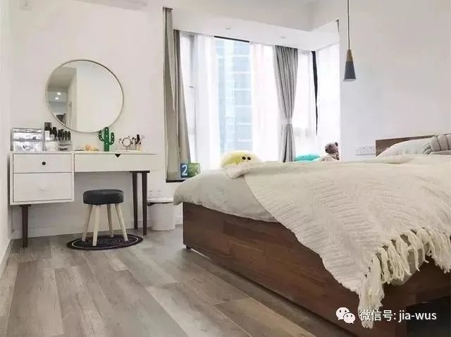 卧室梳妆台应该怎么放?这几点告诉你