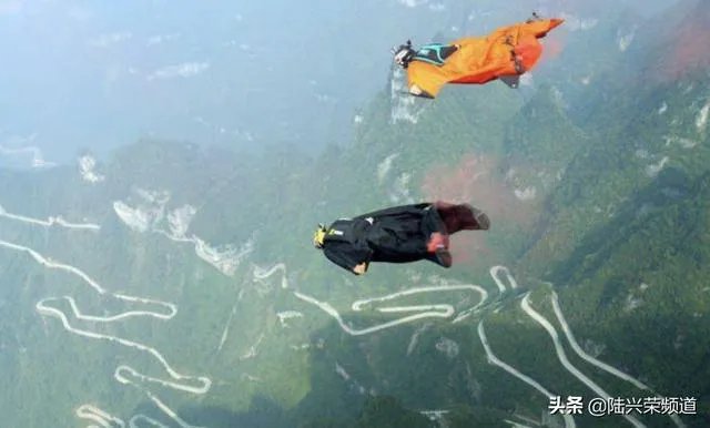 翼装飞行女大学生去世，有人表示敬佩有人说她自私，你怎么看？